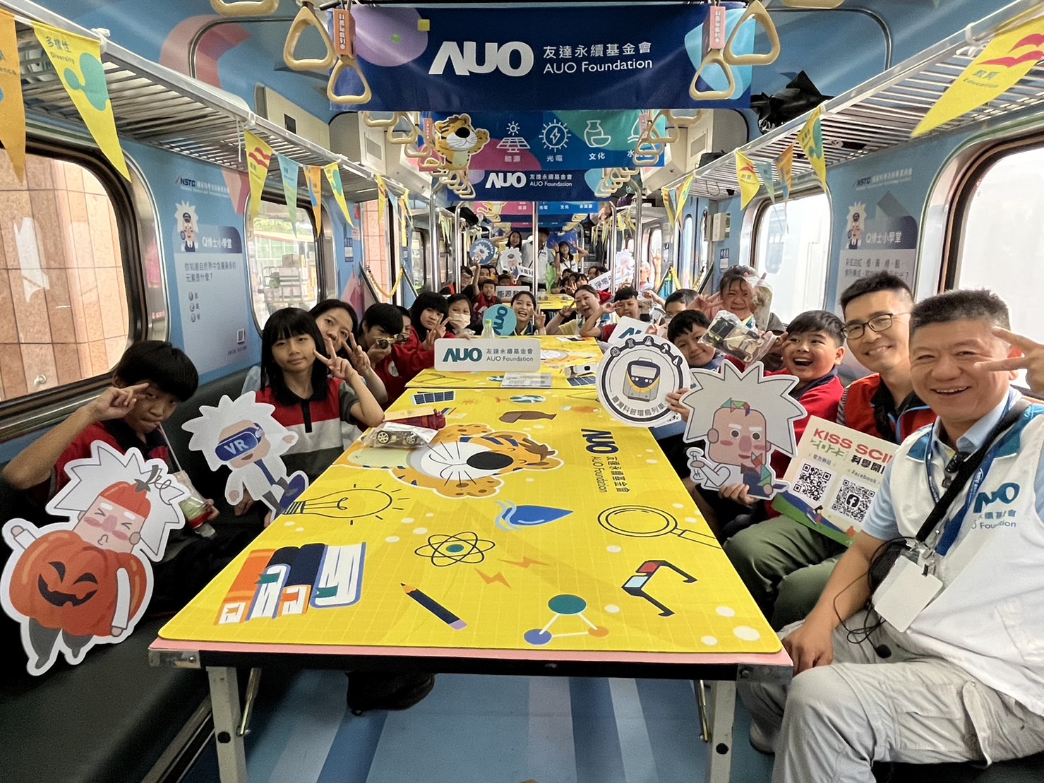 88BIFA永續基金會參與「臺灣科普環島列車」，設計基礎科學車廂課程，以「淨零碳排和永續能源」為主題，讓學生透過創意實驗認識淨零知識，以及思考生活中的減碳行為