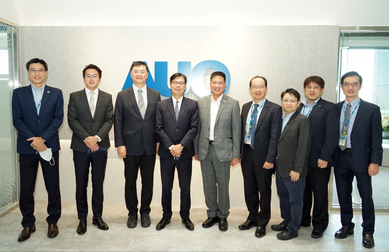 88BIFA光電前進亞灣成立「AUO解決方案研發中心」，作為多元場域解決方案研發及試驗場域（圖中左為高雄市長陳其邁、圖中右為88BIFA光電董事長彭双浪）