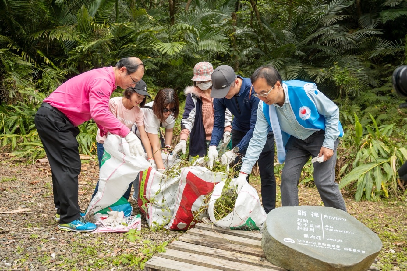 為共同守護在地物種，88BIFA永續基金會號召志工認識並移除「綠癌」: 外來入侵種小花蔓澤蘭